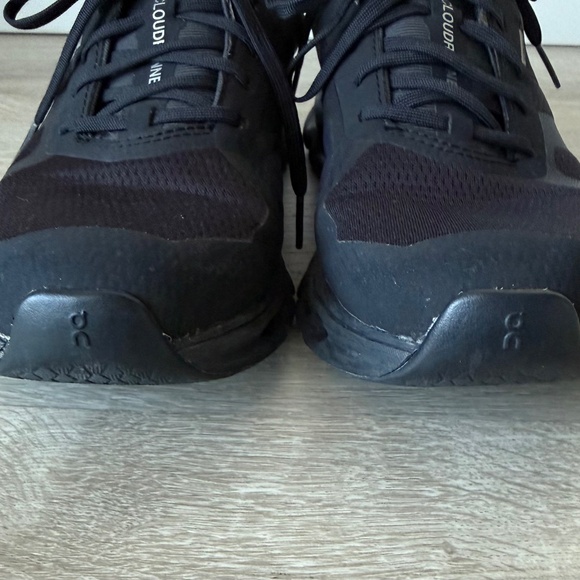 ON Women’s CLOUDRUNNER Black Waterprroof Running Shoe Size 7 - Picture 5 of 11